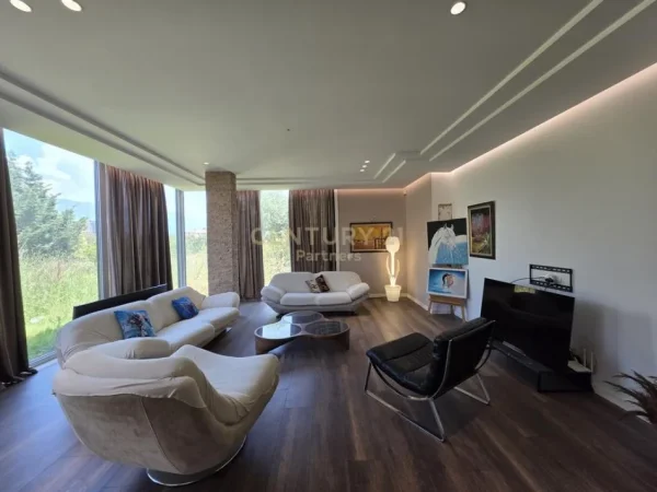 Tirane, jepet me qera apartament 3 Katshe , 1.270 m² 900 € 