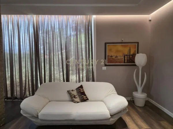 Tirane, jepet me qera apartament 3 Katshe , 1.270 m² 900 € 