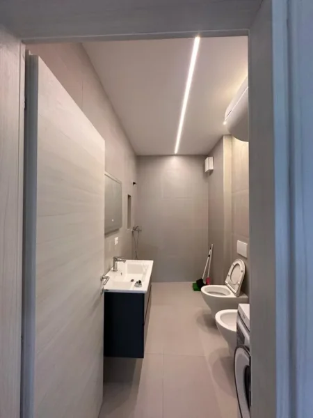 Tirane, jepet me qera apartament 2+1+Ballkon Kati 3, 117 m² 800 € (River Residence)