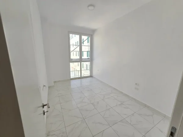 Tirane, jepet me qera zyre Kati 2, 110 m² 1.000 € (NSHRAKU)