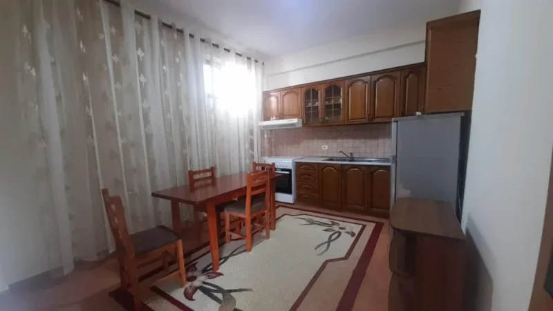Tirane, Jepet me Qera Vile Kati 2, 120 m² 600 € (PRANË SPITALIT AMERIKAN 2)