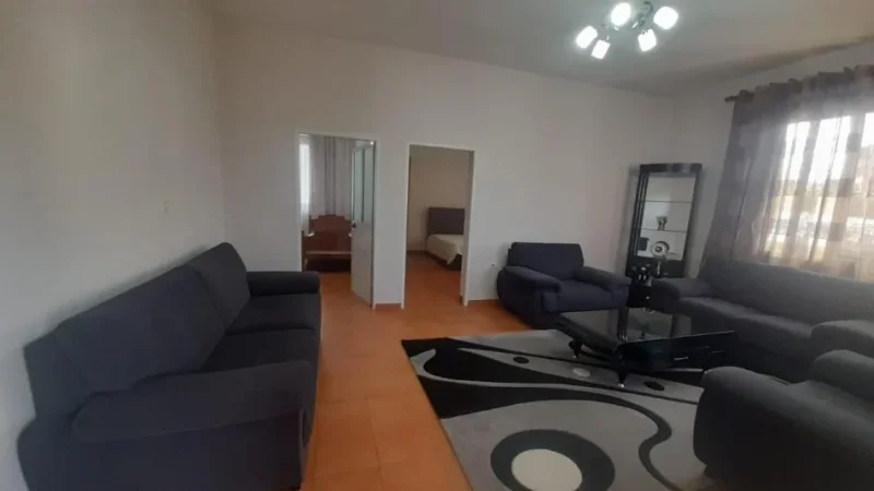 Tirane, Jepet me Qera Vile Kati 2, 120 m² 600 € (PRANË SPITALIT AMERIKAN 2)
