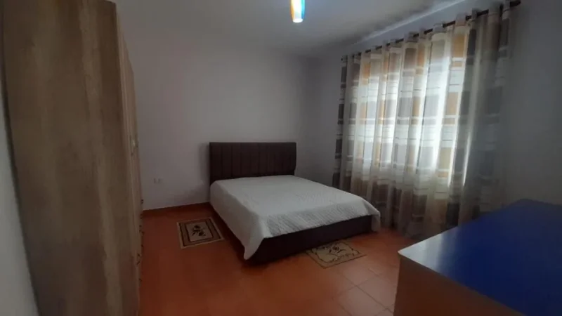 Tirane, Jepet me Qera Vile Kati 2, 120 m² 600 € (PRANË SPITALIT AMERIKAN 2)