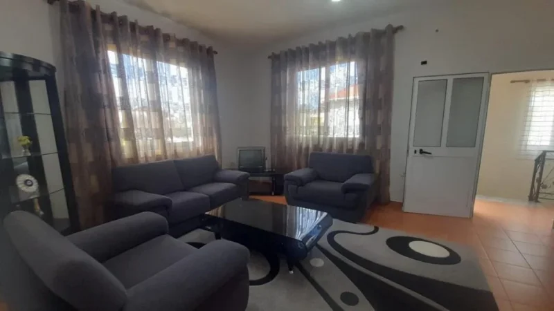 Tirane, Jepet me Qera Vile Kati 2, 120 m² 600 € (PRANË SPITALIT AMERIKAN 2)