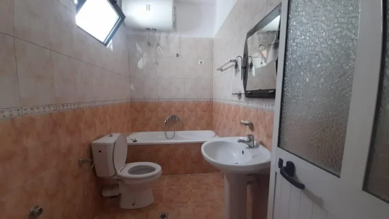 Tirane, Jepet me Qera Vile Kati 2, 120 m² 600 € (PRANË SPITALIT AMERIKAN 2)