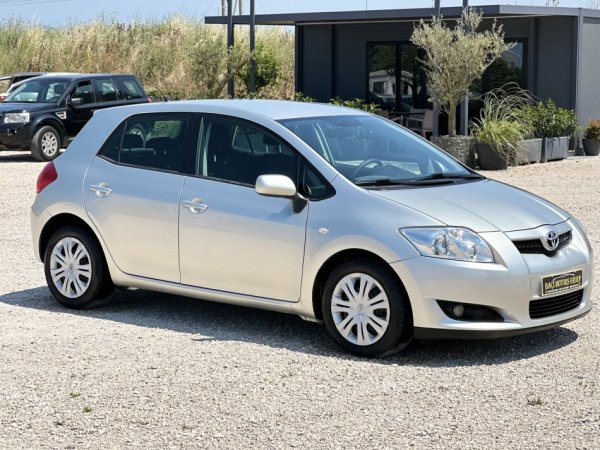 Durres, shitet makine TOYOTA AURIS Nafte, gri metalizato manuale Klima