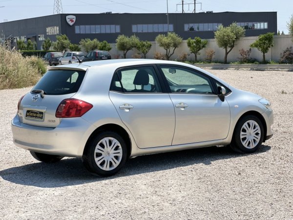 Durres, shitet makine TOYOTA AURIS Nafte, gri metalizato manuale Klima
