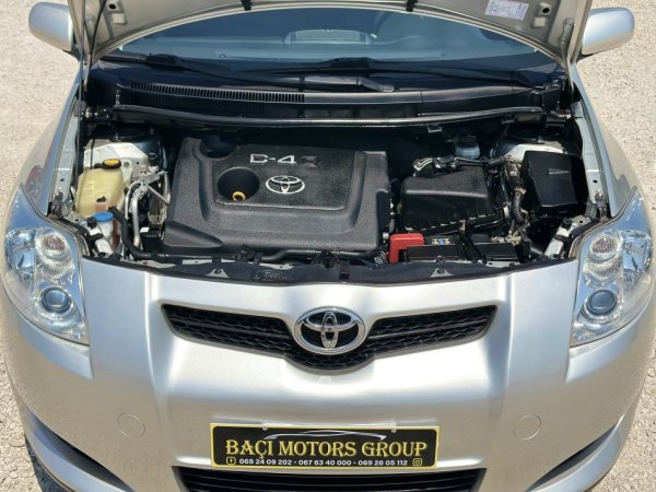 Durres, shitet makine TOYOTA AURIS Nafte, gri metalizato manuale Klima