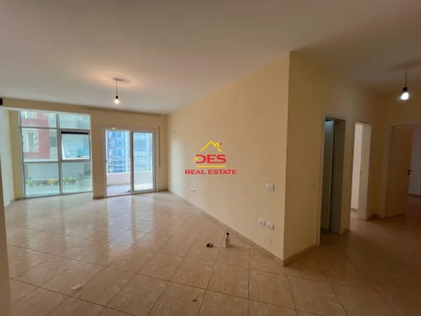 Vlore, shitet apartament 2+1+Ballkon Kati 4, 98 m² 117.600 € (Rruga Jeronim de Rada ,Vlorë)