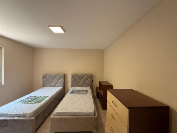 Tirane, jepet me qera shtepi 2+1 Kati 1, 80 m² 470 € (Selite, prane Universitetit Marin Barleti)