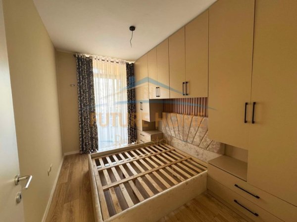Tirane, jepet me qera apartament 1+1+Ballkon Kati 4, 54 m² 350 € (Unaza e Re)