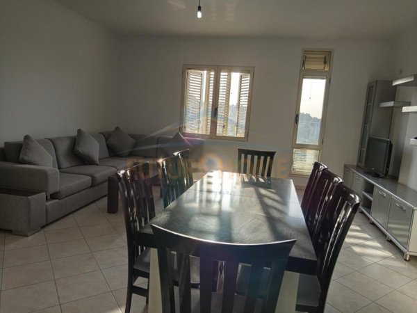 Tirane, jepet me qera apartament 2+1+2+Ballkon Kati 5, 125 m² 450 € (Unaza e Re, Bulevardi Migjeni)