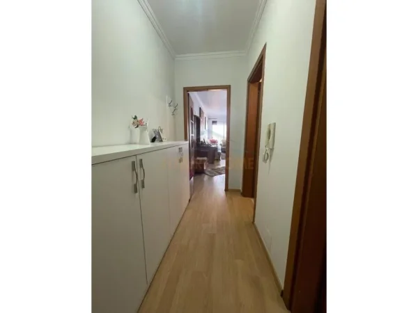Tirane, jepet me qera apartament 3+1 Kati 5, 115 m² 650 € (Xhamia e Tabakeve)