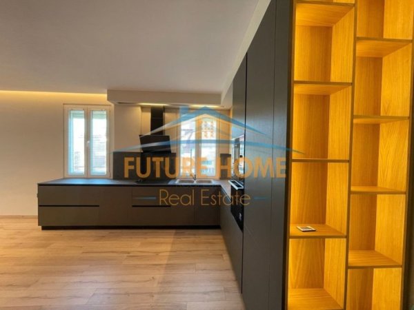 Tirane, jepet me qera apartament 2+1 Kati 7, 101 m² 1.000 € (Kopshti Botanik)