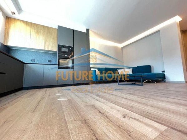 Tirane, jepet me qera apartament 2+1 Kati 7, 101 m² 1.000 € (Kopshti Botanik)