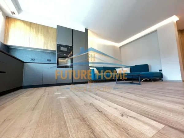 Tirane, jepet me qera apartament 2+1 Kati 7, 101 m² 1.000 € (Kopshti Botanik)