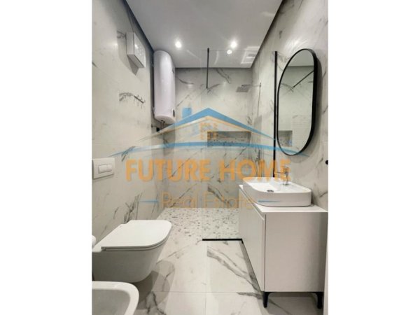 Tirane, jepet me qera apartament 2+1 Kati 7, 101 m² 1.000 € (Kopshti Botanik)