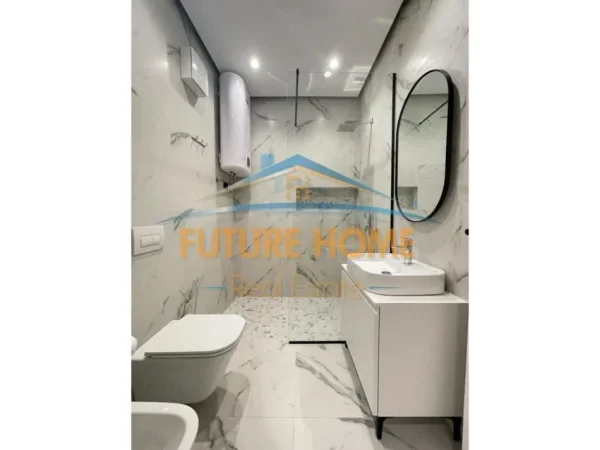 Tirane, jepet me qera apartament 2+1 Kati 7, 101 m² 1.000 € (Kopshti Botanik)