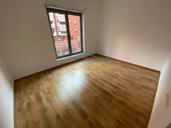 Tirane, jepet me qera apartament 2+1 Kati 2, 111 m² 800 € (Kompleksi Delijorgji)