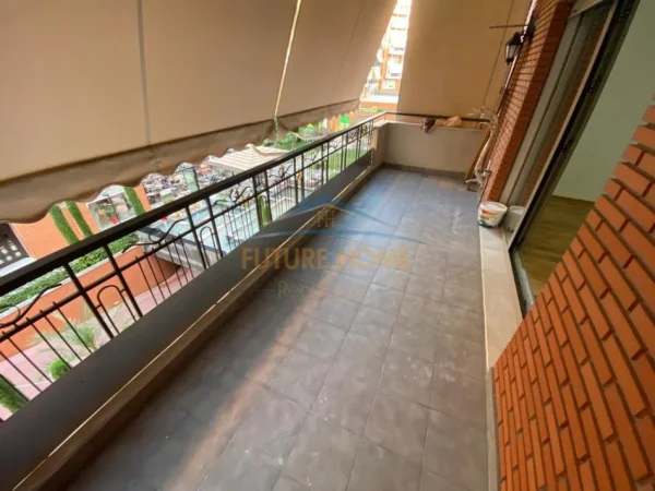 Tirane, jepet me qera apartament 2+1 Kati 2, 111 m² 800 € (Kompleksi Delijorgji)