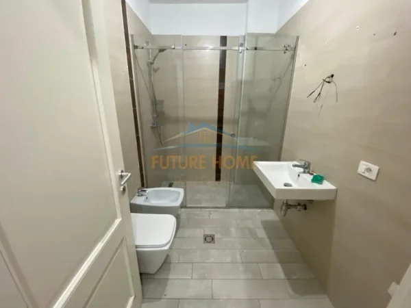 Tirane, jepet me qera apartament 2+1 Kati 2, 111 m² 800 € (Kompleksi Delijorgji)