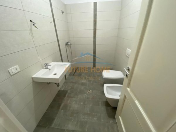 Tirane, jepet me qera apartament 2+1 Kati 2, 111 m² 800 € (Kompleksi Delijorgji)