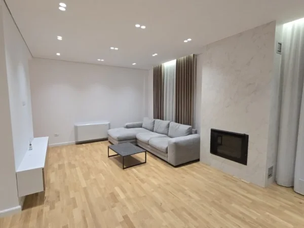 Tirane, jepet me qera Vile 2 Katshe Kati 2, 424 m² 3.200 € (TEG)