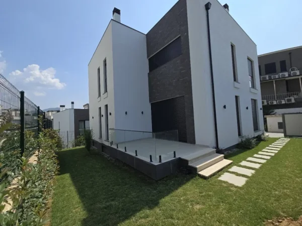 Tirane, jepet me qera Vile 2 Katshe Kati 2, 424 m² 3.200 € (TEG)