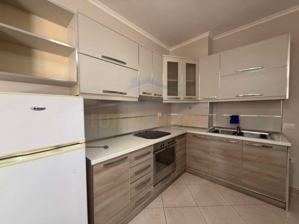 Tirane, jepet me qera apartament 1+1 Kati 4, 61 m² 400 € (Unaza e re)