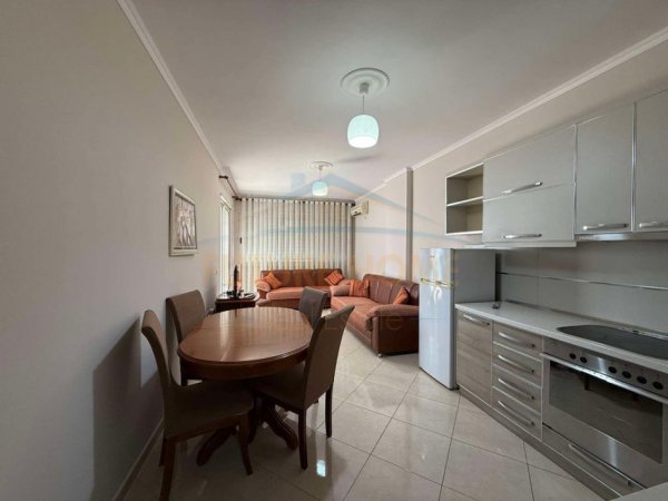 Tirane, jepet me qera apartament 1+1 Kati 4, 61 m² 400 € (Unaza e re)
