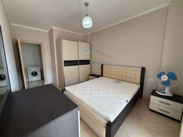 Tirane, jepet me qera apartament 1+1 Kati 4, 61 m² 400 € (Unaza e re)