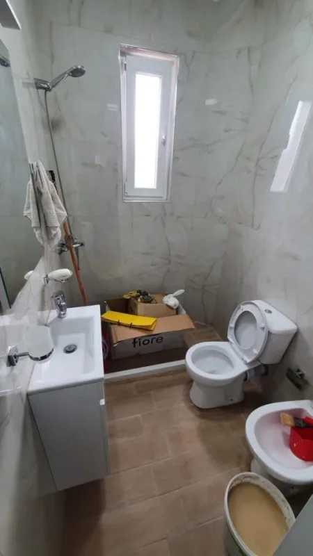 Tirane, jepet me qera apartament 2+1 Kati 4, 60 m² 700 € (Qender)