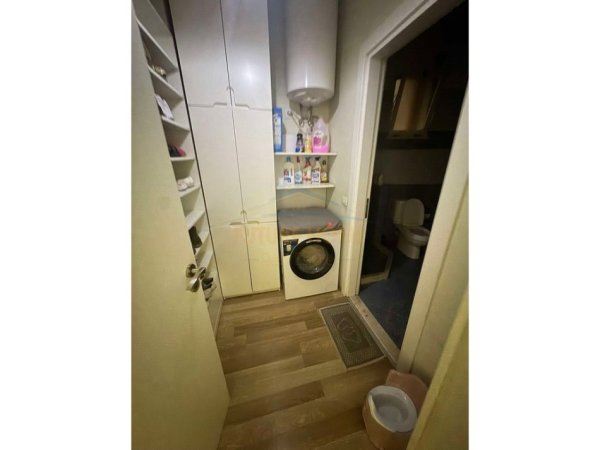 Tirane, jepet me qera apartament 2+1+Ballkon Kati 4, 116 m² 500 € (Unaza e Re)