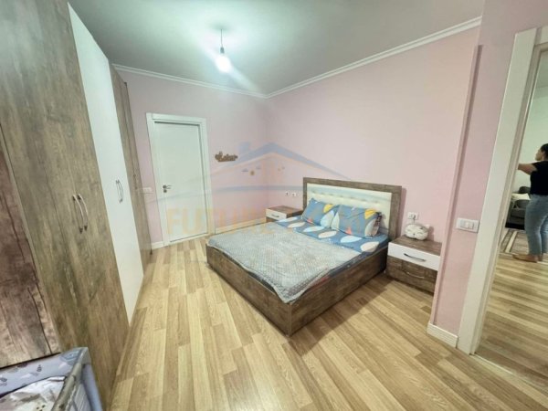 Tirane, jepet me qera apartament 2+1+Ballkon Kati 4, 116 m² 500 € (Unaza e Re)