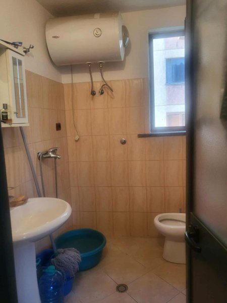 Tirane, shes apartament 1+1 Kati 2, 49 m² 65.000 € (Rruga Petraq Leka Kombinat)