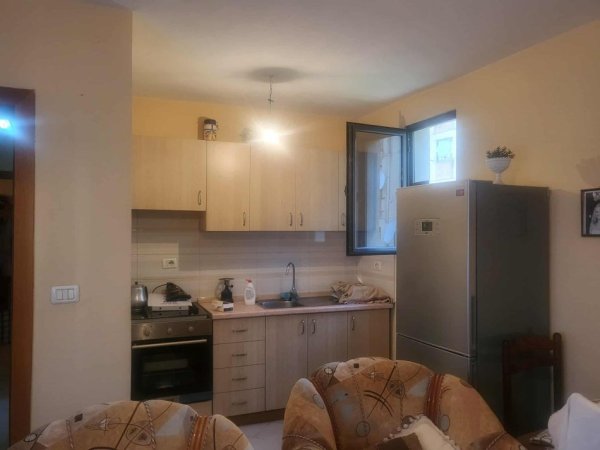 Tirane, shes apartament 1+1 Kati 2, 49 m² 65.000 € (Rruga Petraq Leka Kombinat)