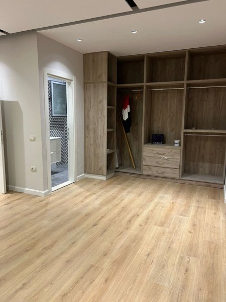 Tirane, shes apartament 3+1 Kati 6, 164 m² 270.000 € (xhamllik)