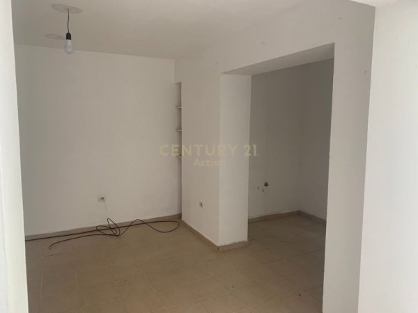 Tirane, jepet me qera zyre Kati 1, 60 m² 450 € (Komuna e Parisit)