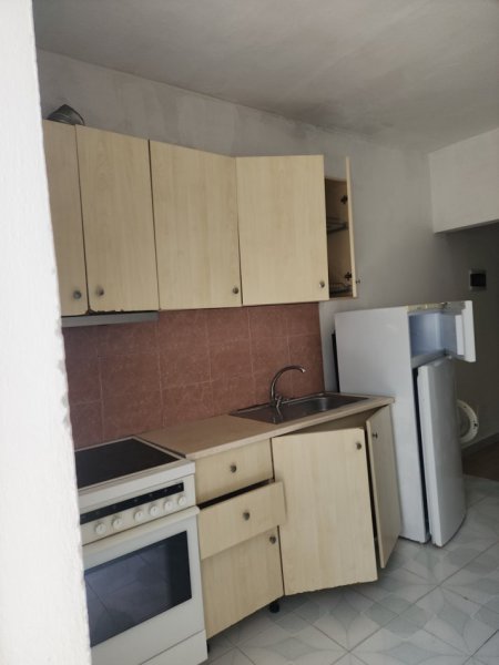 Tirane, jepet me qera shtepi 1+1 Kati 1, 300 € 