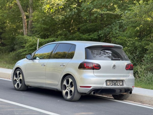 Tirane, shes makine Volkswagen GOLF GTI Benzin, automatik Kondicioner 279.000 km 5.900 €
