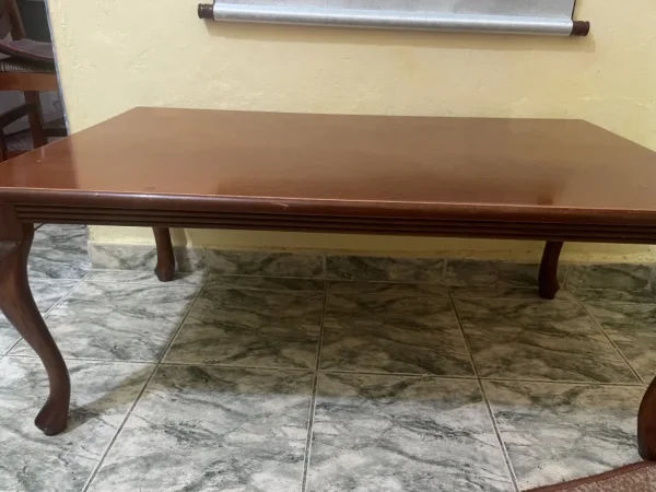 Fier, shes Set kolltuqe+1 divan kanape, jastiqe dhe tavoline 300 €.Te perdorura dhe ne kushte te mira.