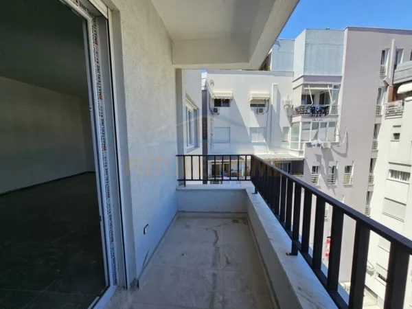 Tirane, jepet me qera apartament 1+1+Ballkon Kati 5, 68 m² 750 € 
