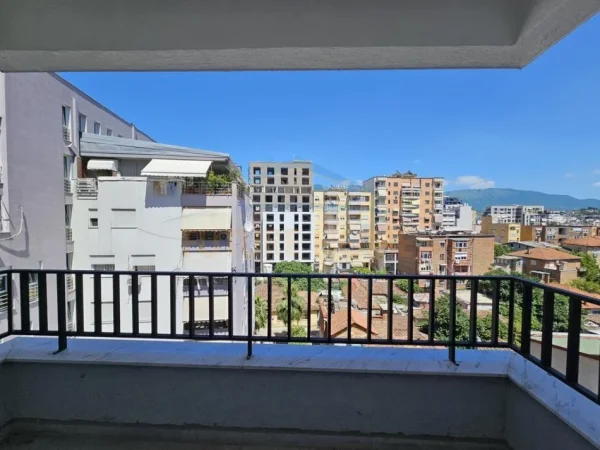 Tirane, jepet me qera apartament 1+1+Ballkon Kati 5, 68 m² 750 € 