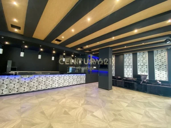 Tirane, jepet me qera bar-kafe Kati 0, 200 m² 1.000 € 