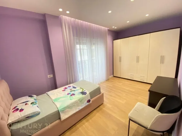 Tirane, jepet me qera apartament 2+1 Kati 2, 100 m² 850 € 