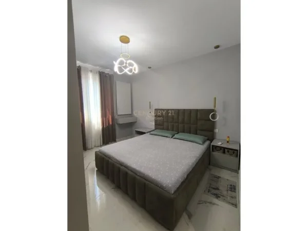 Tirane, jap me qera apartament 2+1 , 116 m² 800 € 