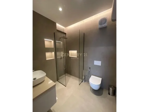 Tirane, jepet me qera 2+1 Kati 4, 96 m² 979 € 