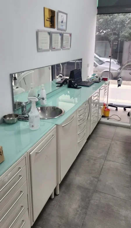 Tirane, shitet ambjent biznesi Kati 0, 45 m² 7.000 € (Rruga Barrikadave)