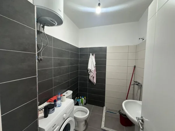 Shqiperi, shitet garsonier 1+1 Kati 5, 43 m² 