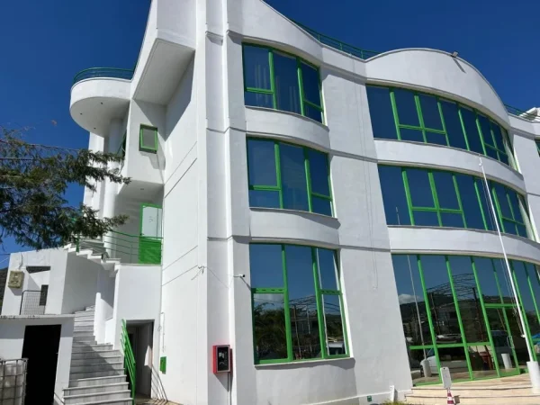 Mallakaster, jepet me qera ambjent biznesi , 600 m² 